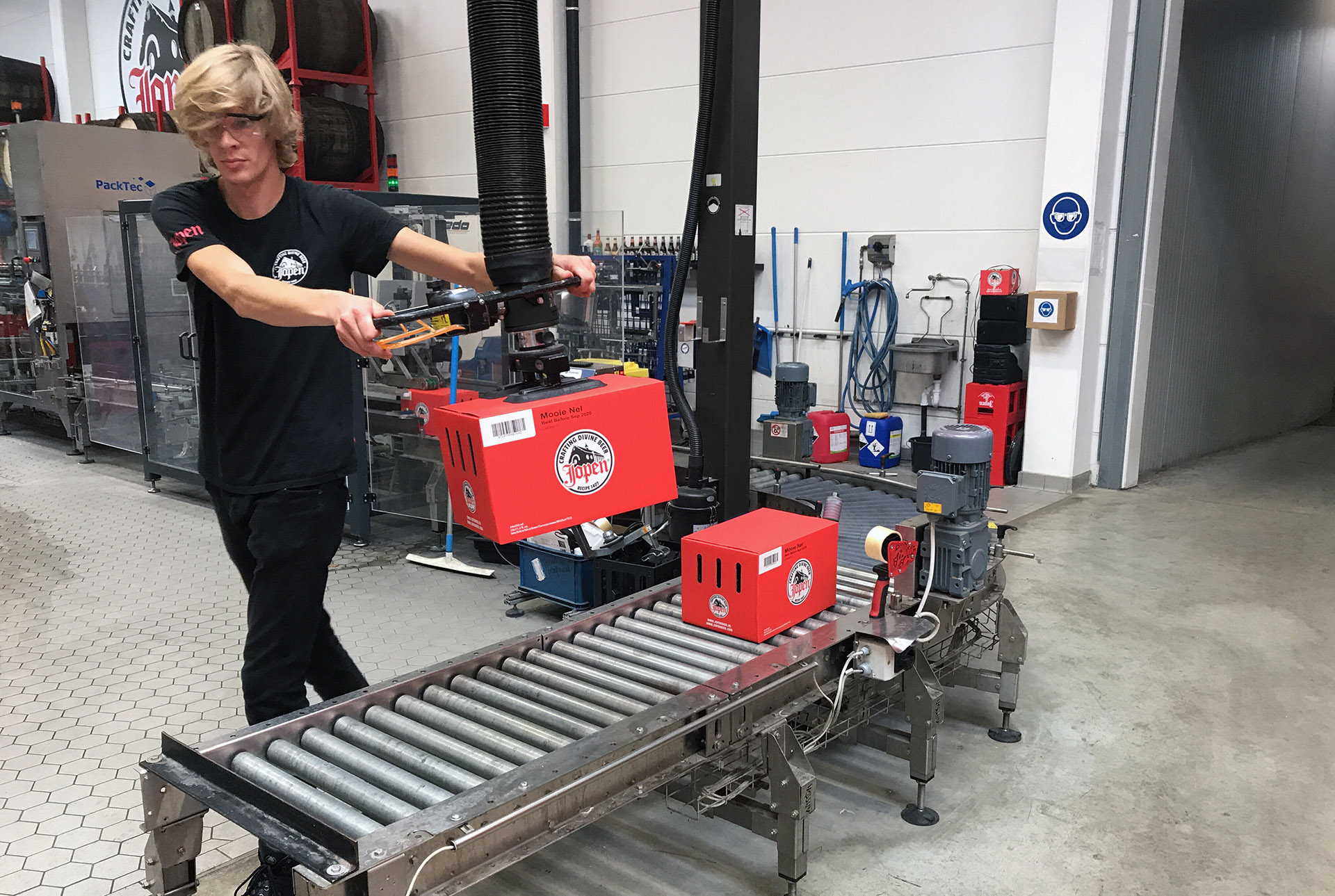 brewery-crate-handling-01